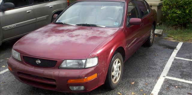 Nissan Maxima SE Sedan