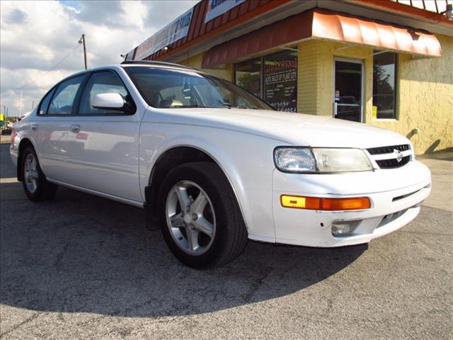 Nissan Maxima 1997 photo 1