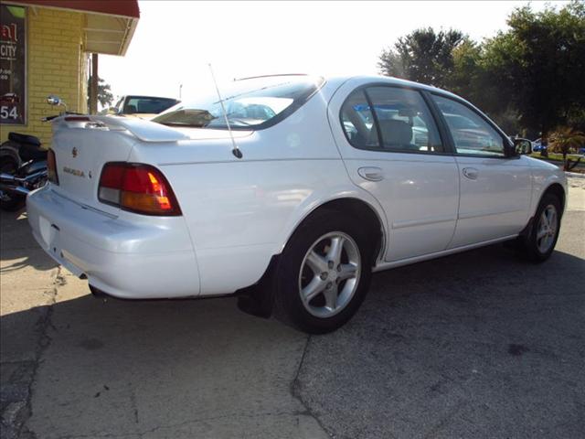 Nissan Maxima 1997 photo 2
