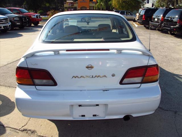 Nissan Maxima 1997 photo 3