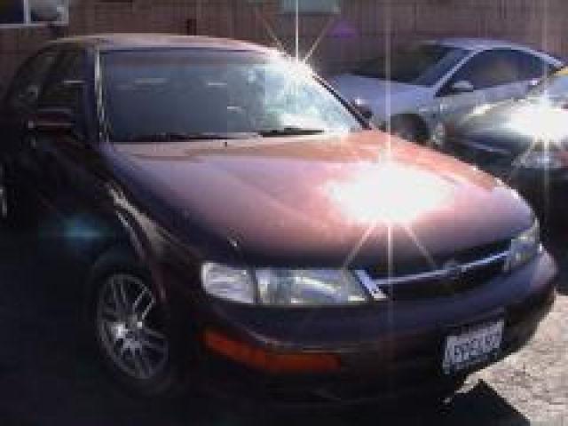 Nissan Maxima 1997 photo 2