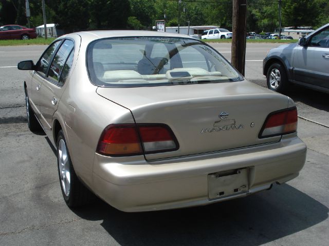 Nissan Maxima 1997 photo 2