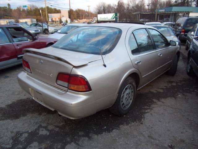 Nissan Maxima 1997 photo 1