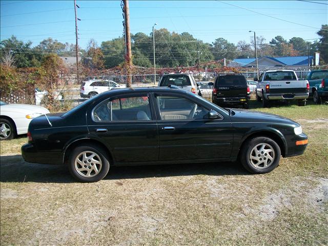 Nissan Maxima 1997 photo 1