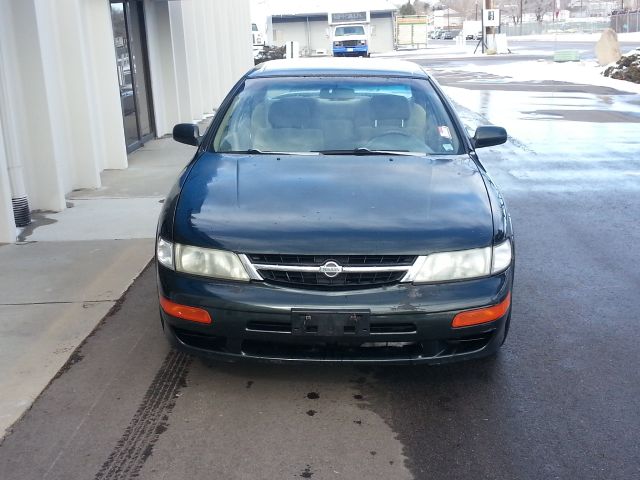 Nissan Maxima 1997 photo 1