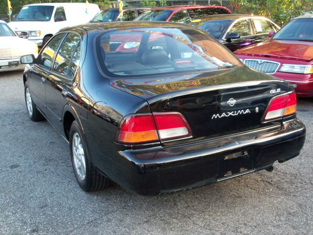 Nissan Maxima 1997 photo 0