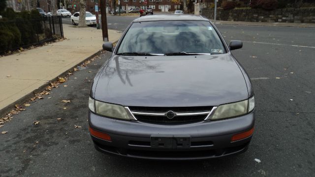 Nissan Maxima 1997 photo 2