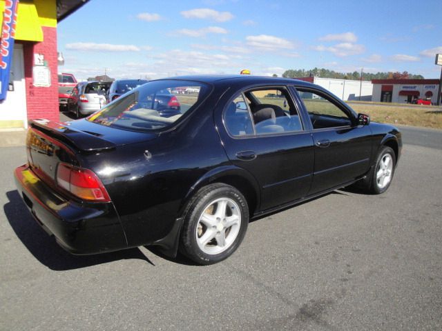 Nissan Maxima 1997 photo 1