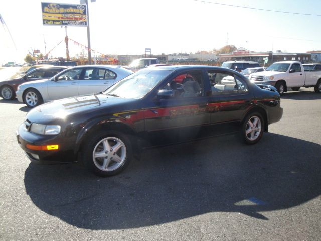 Nissan Maxima 1997 photo 2