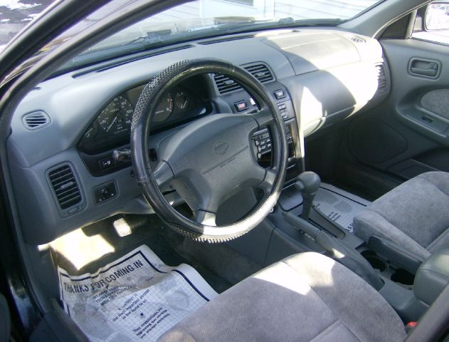 Nissan Maxima 1997 photo 2
