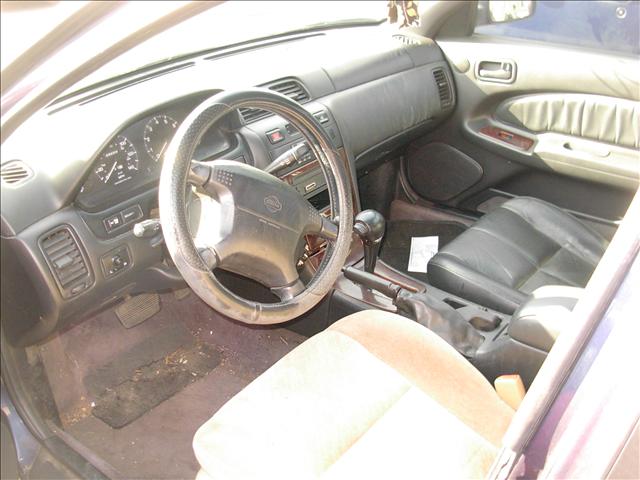 Nissan Maxima 1997 photo 1