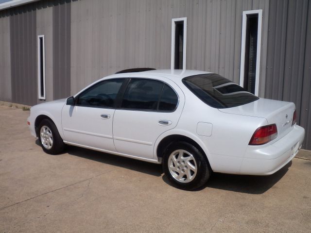 Nissan Maxima 1997 photo 1