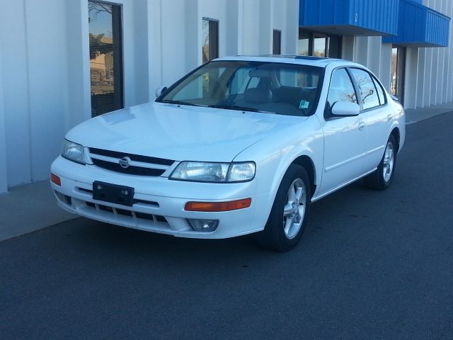 Nissan Maxima 1997 photo 1