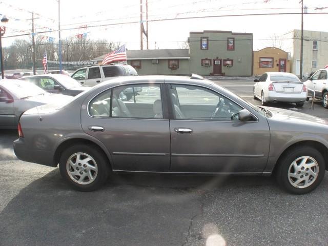 Nissan Maxima 1997 photo 1