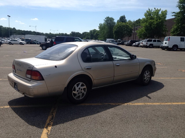 Nissan Maxima 1997 photo 1