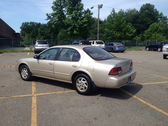 Nissan Maxima 1997 photo 2