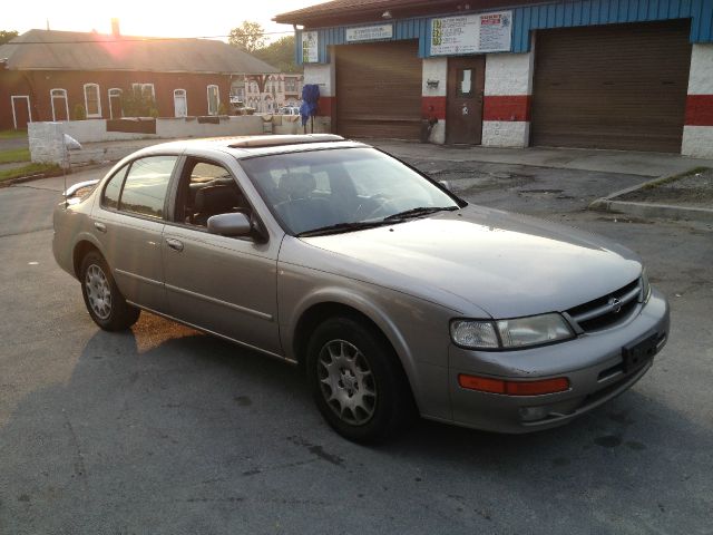 Nissan Maxima 1998 photo 1