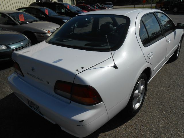 Nissan Maxima 1998 photo 1