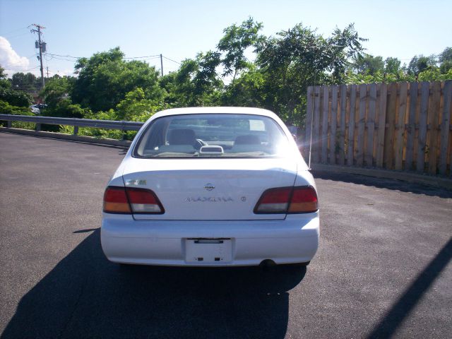 Nissan Maxima 1998 photo 0