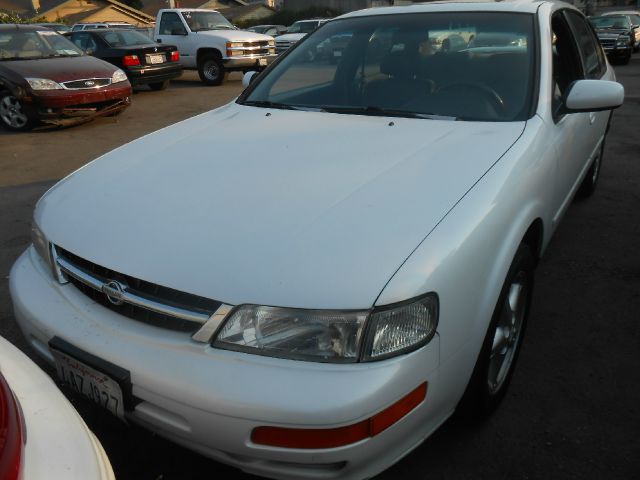 Nissan Maxima 1998 photo 4