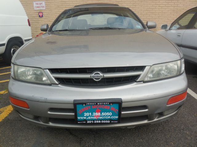 Nissan Maxima 1998 photo 1