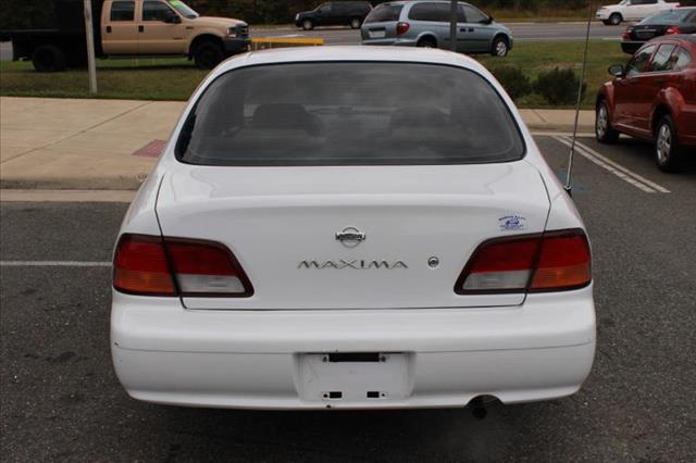 Nissan Maxima 1998 photo 1