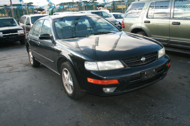 Nissan Maxima 1998 photo 1