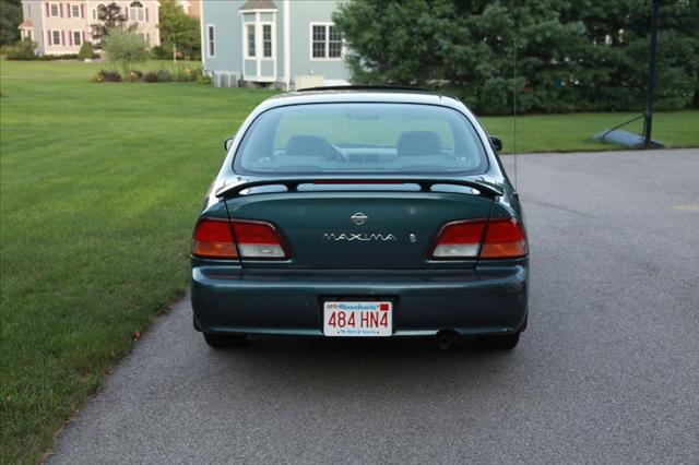 Nissan Maxima 1998 photo 1