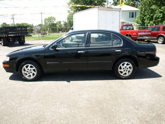 Nissan Maxima 1999 photo 1