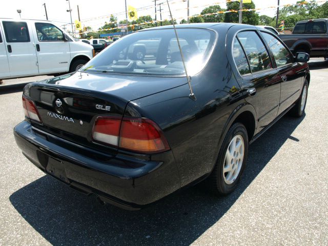 Nissan Maxima 1999 photo 2