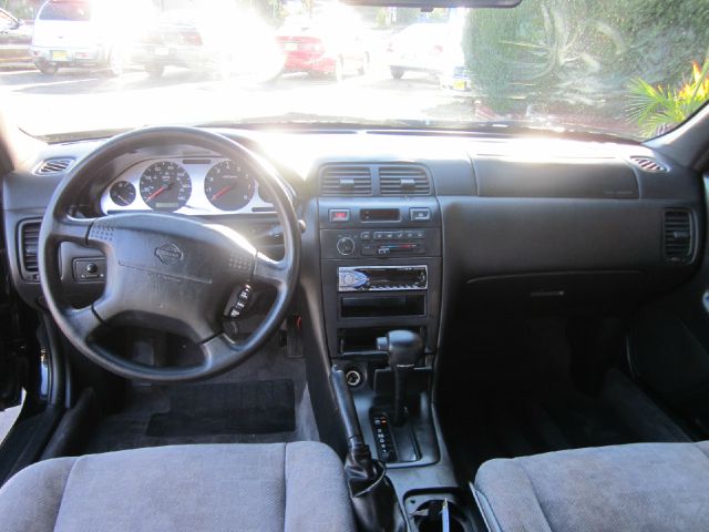 Nissan Maxima 1999 photo 2