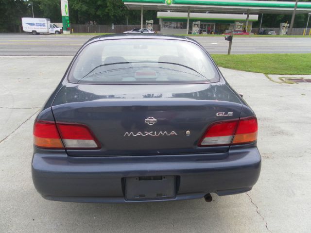 Nissan Maxima 1999 photo 0