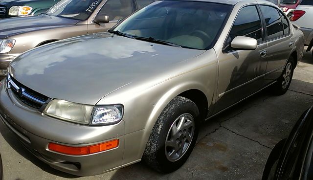 Nissan Maxima 1999 photo 1