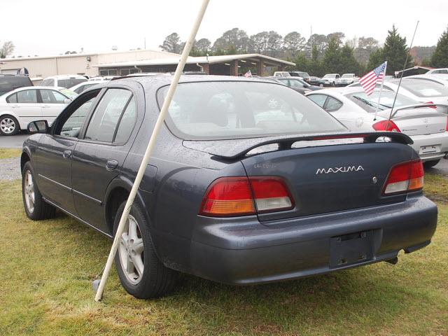 Nissan Maxima 1999 photo 2