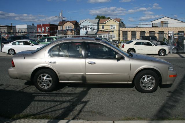 Nissan Maxima 3.0 Quattro Sedan