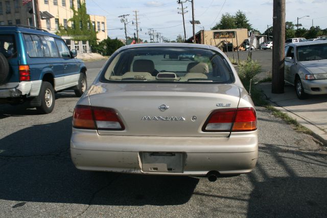 Nissan Maxima 1999 photo 1