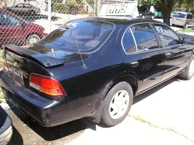 Nissan Maxima 1999 photo 2