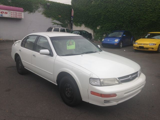 Nissan Maxima LX Manual 4WD Sedan