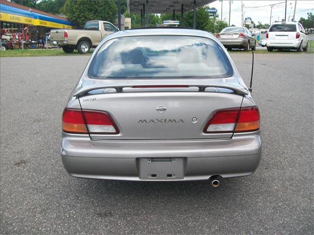 Nissan Maxima 1999 photo 2