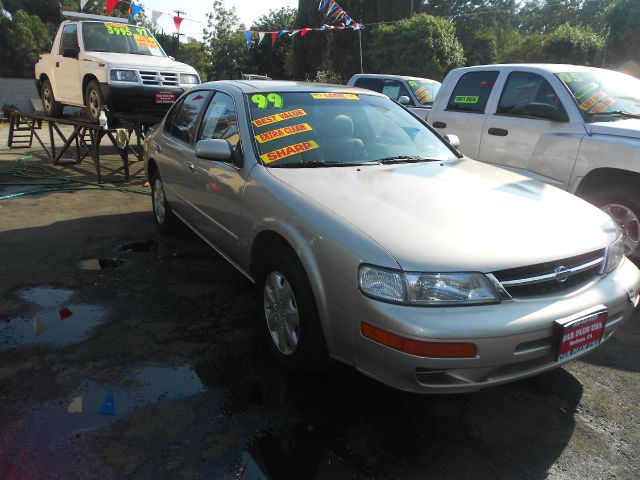 Nissan Maxima 1999 photo 1