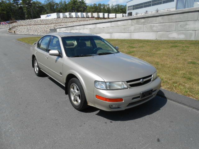 Nissan Maxima 1999 photo 1