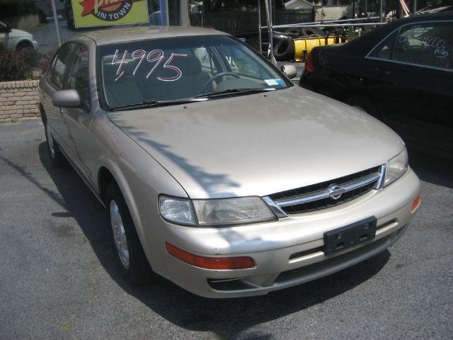 Nissan Maxima 1999 photo 1