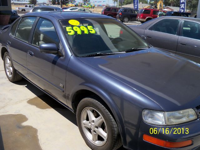 Nissan Maxima SE Sedan