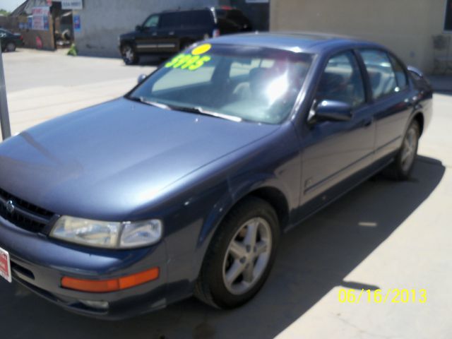 Nissan Maxima 1999 photo 1