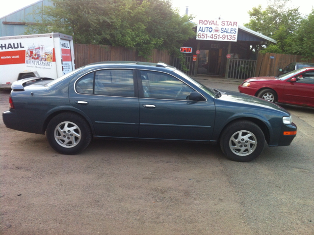 Nissan Maxima 1999 photo 1