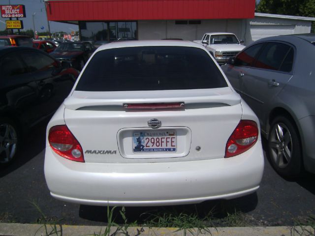 Nissan Maxima 2000 photo 3