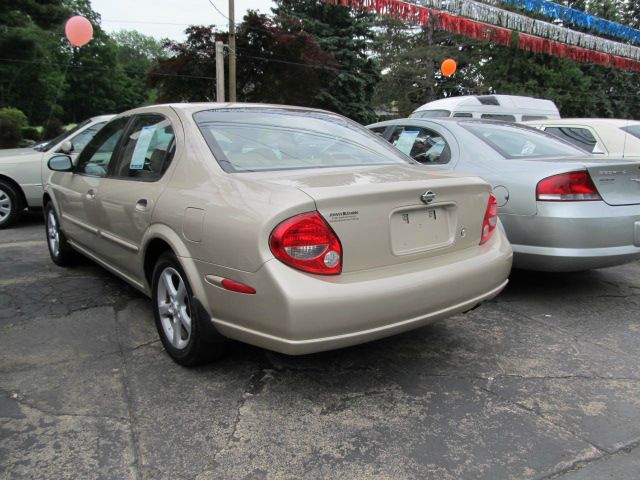 Nissan Maxima 2000 photo 1