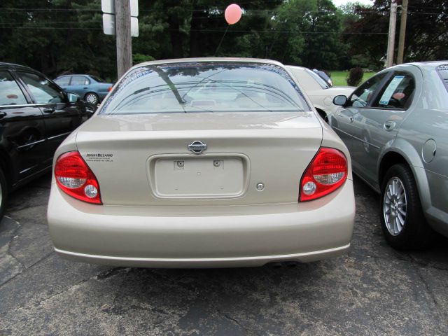 Nissan Maxima 2000 photo 3