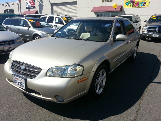 Nissan Maxima 2000 photo 2