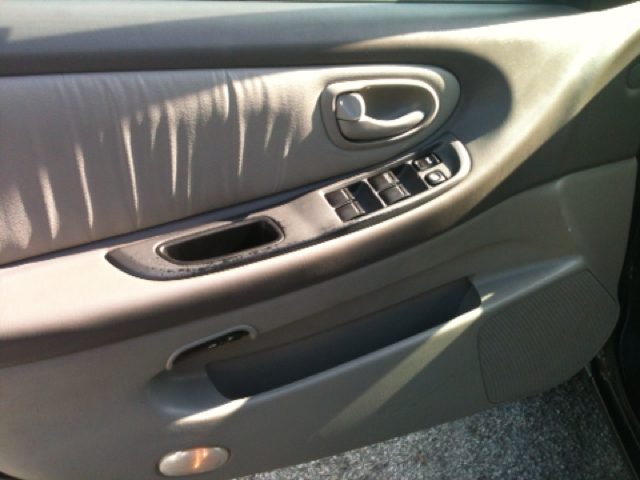 Nissan Maxima 2000 photo 1